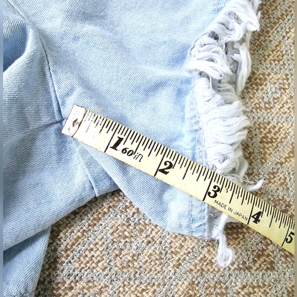 Jean shorts | size Large (but fits like a med)  | light blue | frayed hemline - Picture 3 of 7